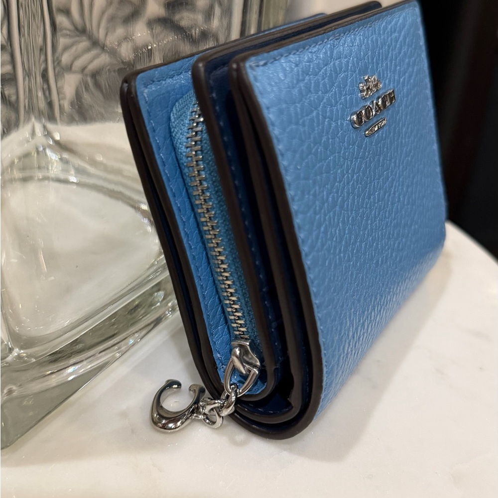 Coach Small Zip Around Wallet – Pebbled Leather – Light Blue - Picture 9 of 13
